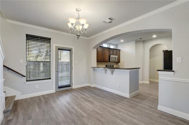 Building Photo - 430 Old Fitzhugh Rd