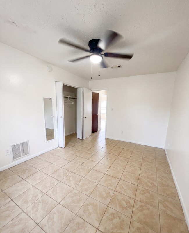 Building Photo - 551 S 61st Ave