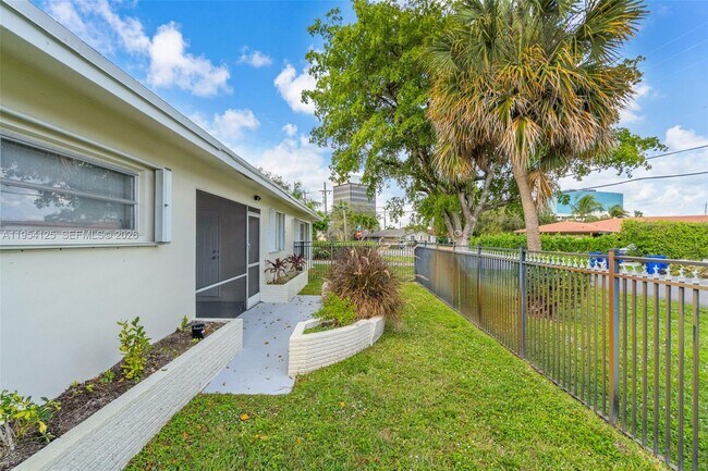 Building Photo - 4700 NE 21st Ave