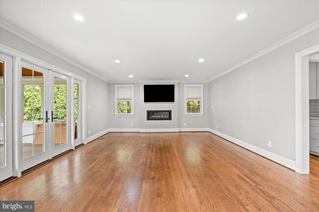 Building Photo - 4905 Dorset Ave