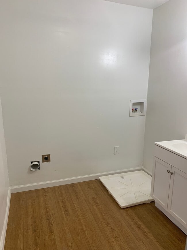 Building Photo - 2 Bedroom Apartment-York City SD