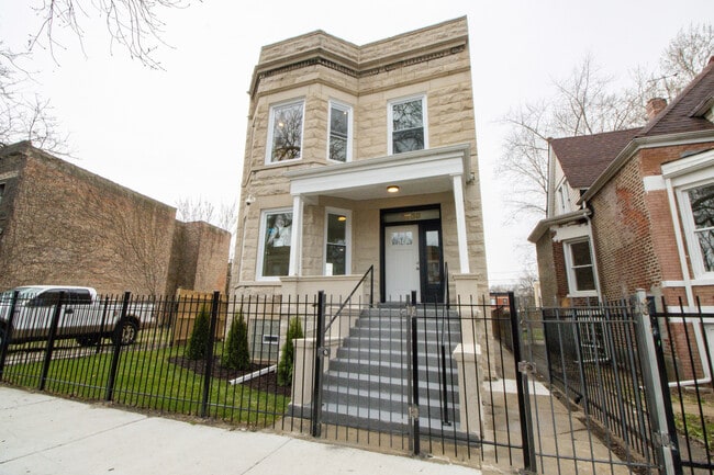 Building Photo - 5738 S Sangamon St