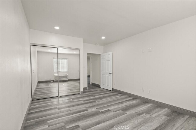 Building Photo - 14335 Hamlin St