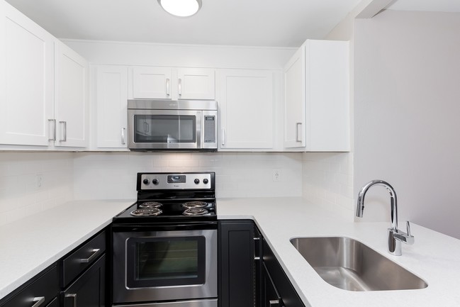 NorthLink Apartments - 11222-11244 Greenwood Ave N Seattle WA 98133 ...