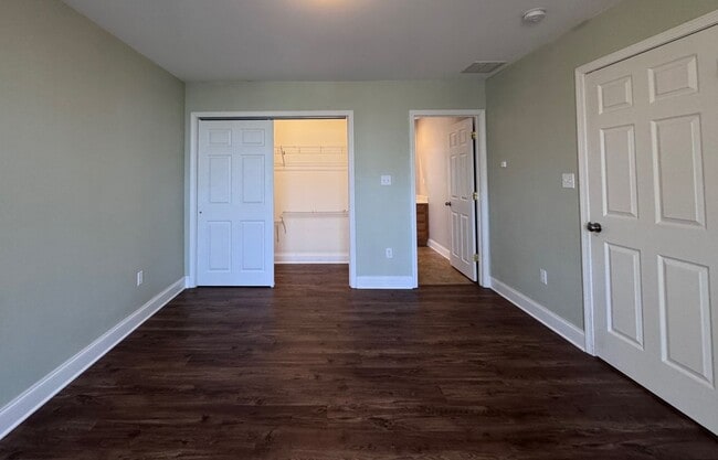 Building Photo - Central AVL Condo - Huge Deck, Views and Community Pool