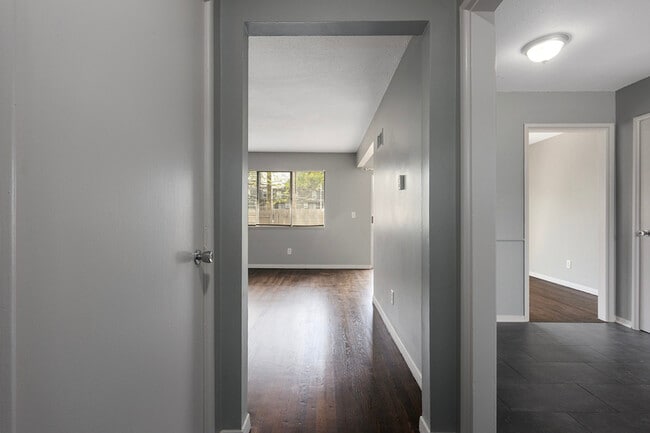 Building Photo - 421 W 87 Pl