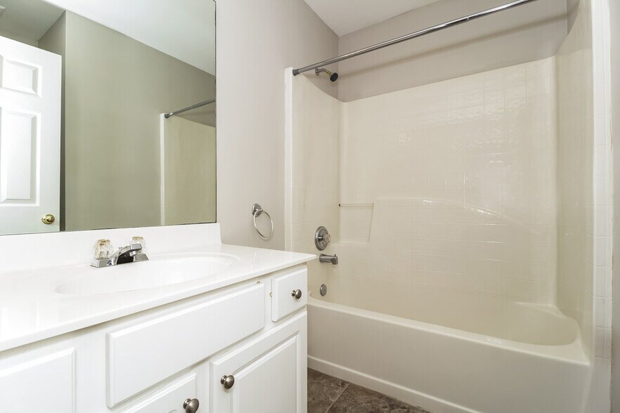 Building Photo - 1875 Eveningside Way NW