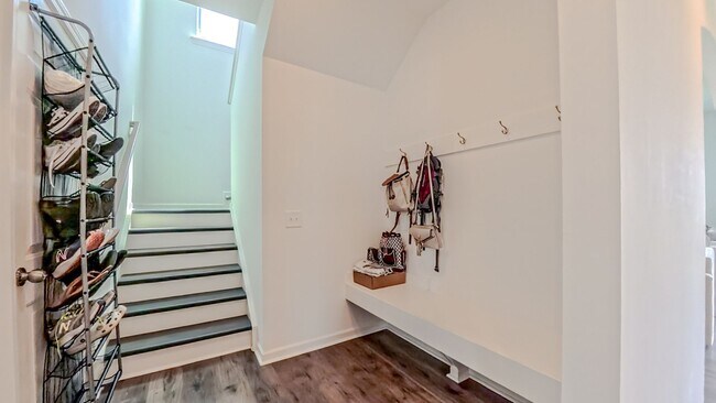 Building Photo - A stylish and modern single-family home wi...
