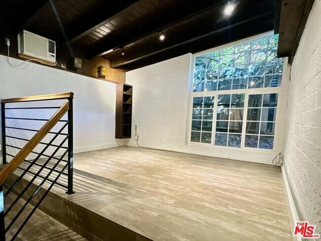 Building Photo - 2222 Stanley Hills Dr