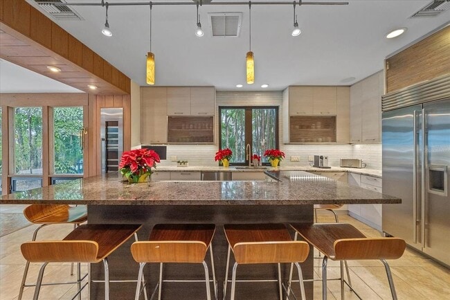 Building Photo - 3348 Old Oak Dr