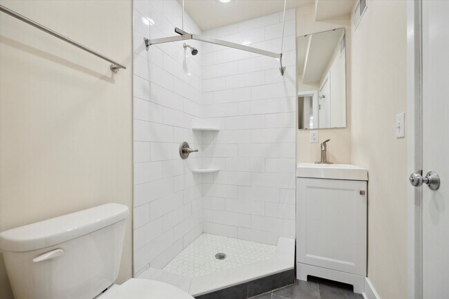 Building Photo - 1519 N Sydenham St