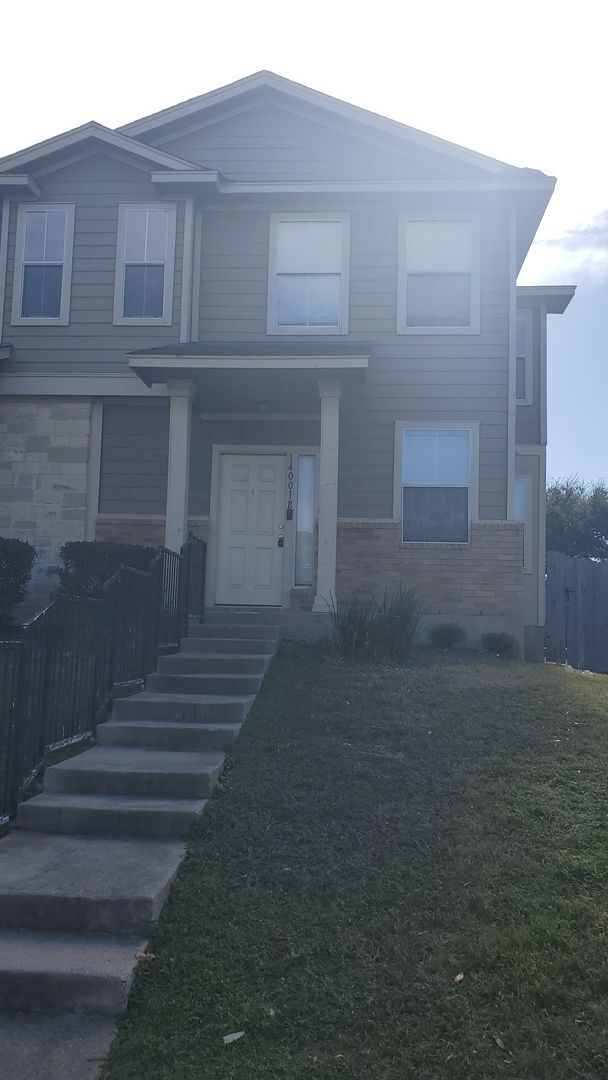 Building Photo - 14001 Cambourne Dr