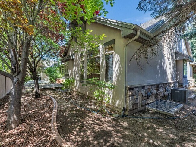 Building Photo - 2178 Netties Pl