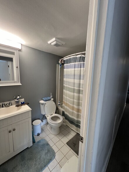 Building Photo - 1531 Colonial Dr