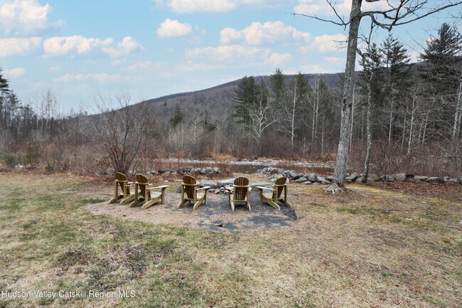 Building Photo - 683 Woodland Valley Rd