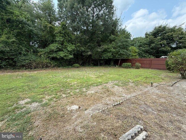 Building Photo - 1236 Oak Ln