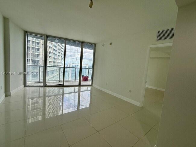 Building Photo - 495 Brickell Ave