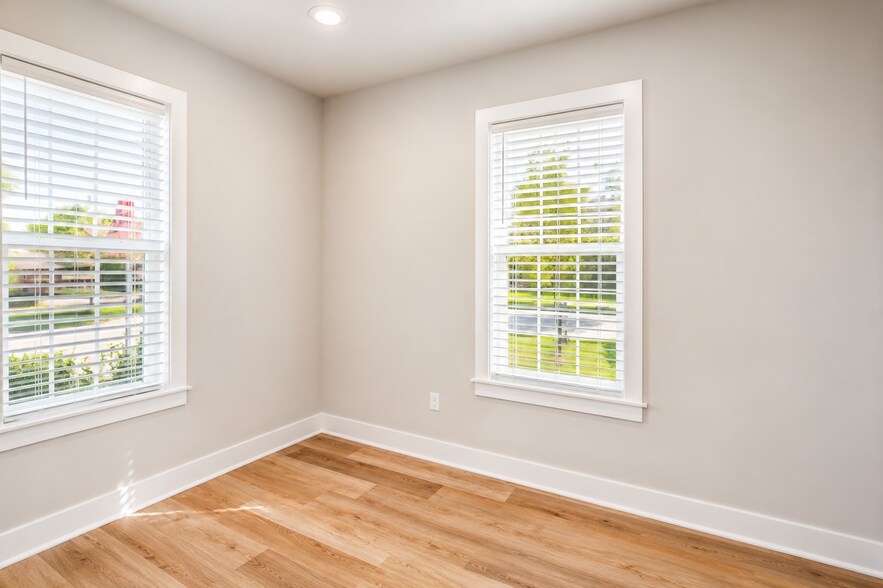 Building Photo - 701 Halcyon Ln