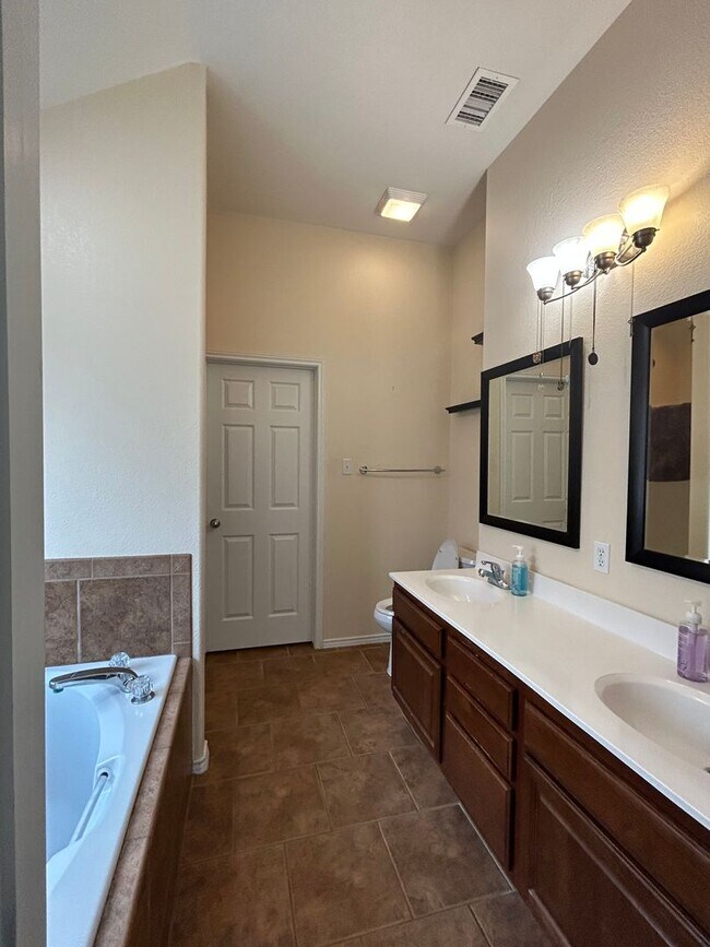 Building Photo - 6911 Stonegate Dr