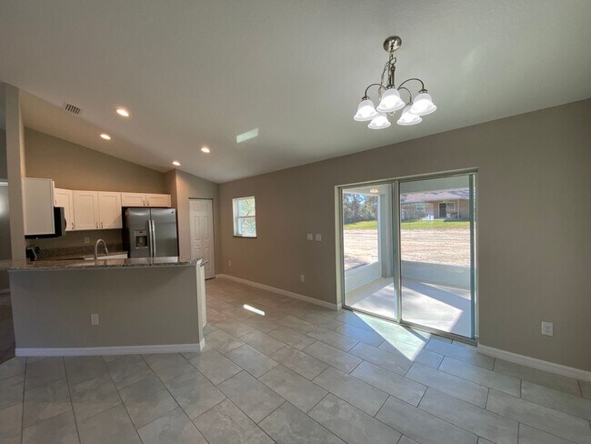 Building Photo - Custom Home - Desirable SW Ocala Neighborh...