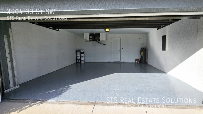 Building Photo - 3904-3933 33rd St SW