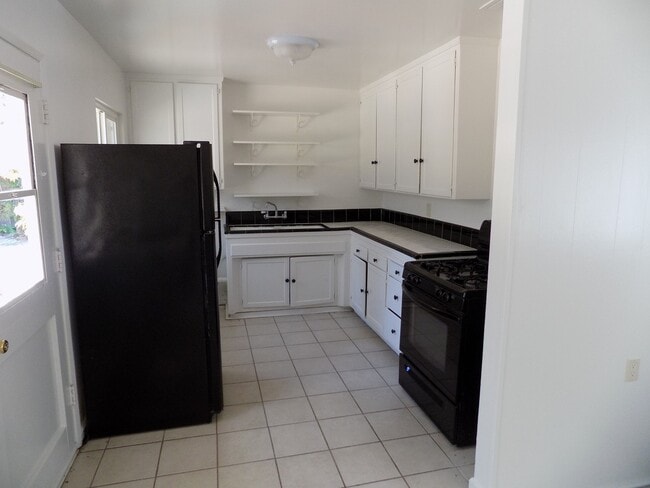 Building Photo - 131 Ramona Dr