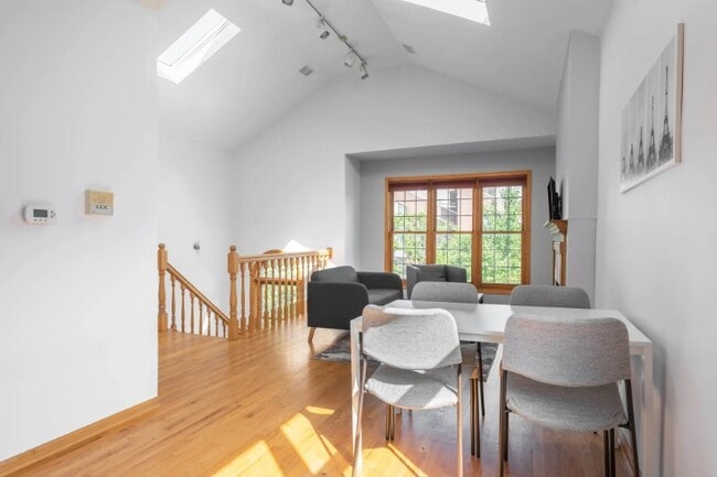 Building Photo - 1359 W Hubbard St