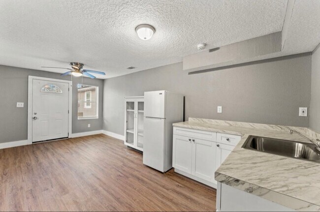 Building Photo - 2150 Morehouse Rd