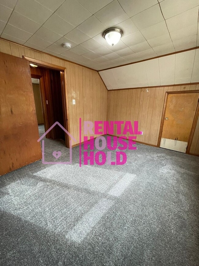 Building Photo - Security Deposit Slashed in Half just $500...