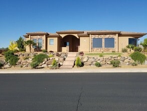 Building Photo - Beautiful Corner Lot! FULLY FURNISHED! Available Now!!