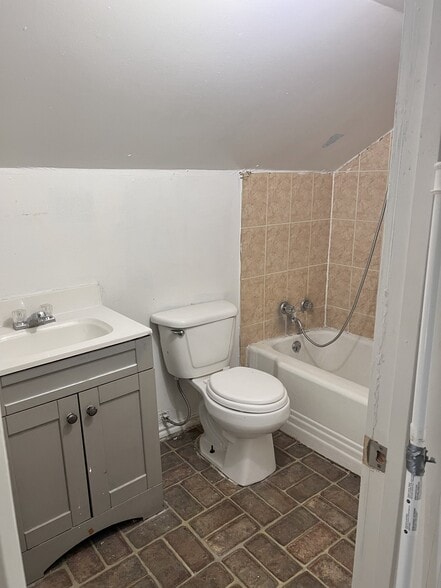 Building Photo - 2006 Grace St