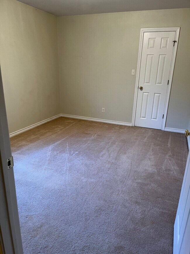 Building Photo - 26 Wellington Dr