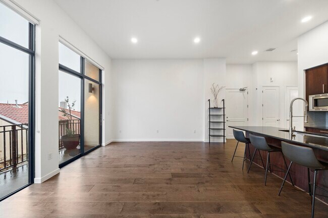 Building Photo - 4820 Caroline St