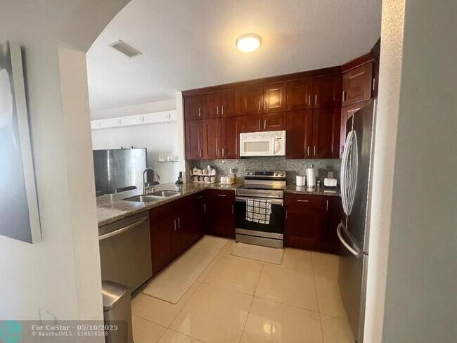 Building Photo - 4221 SW 157th Ave
