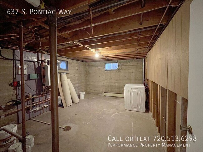 Building Photo - 637 S Pontiac Way