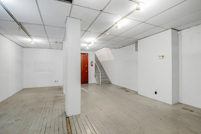 Building Photo - 464 Broome St
