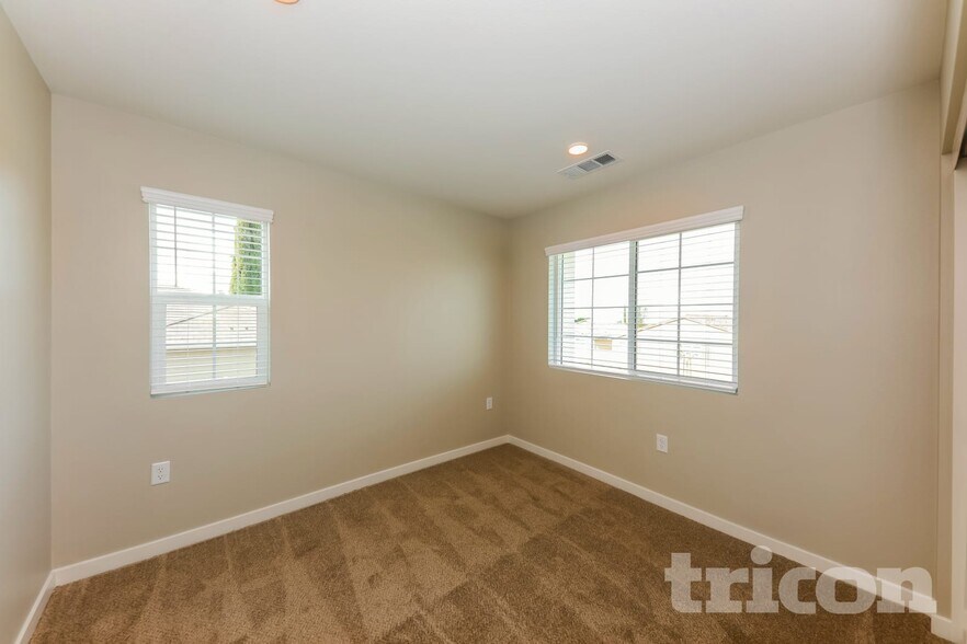 Building Photo - 619 Citron St