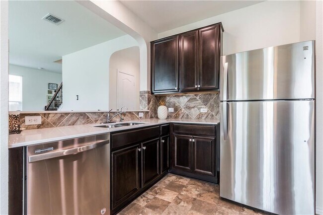 Building Photo - 6729 Horseshoe Pond Dr