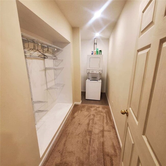 Building Photo - 256 E 14th St