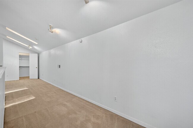Building Photo - 9809 Richmond Ave.