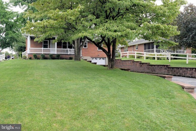 Building Photo - Beautiful 2 bed Rancher for Rent. Palmyra
