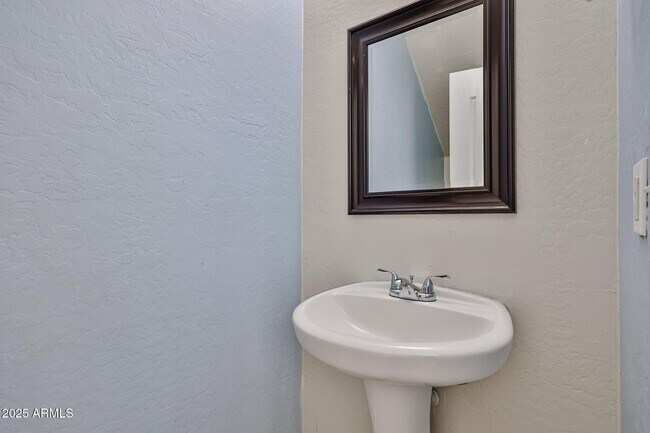 Building Photo - 25771 W Satellite Ln