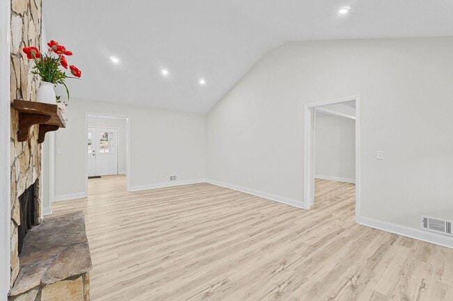 Building Photo - 1306 Dominica Dr