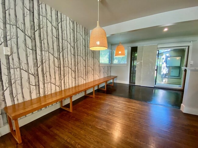 Building Photo - Charming 4 Bedrooms, 3 Bathrooms Home in Allandale!!!!