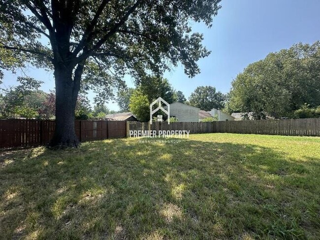Building Photo - 2222 Tulip Trail Cove