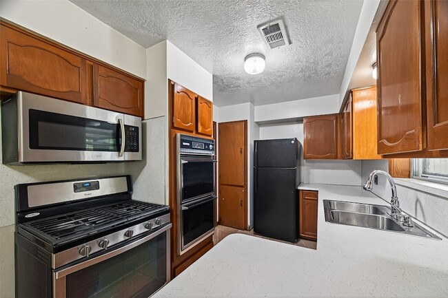 Building Photo - 2609 Raspberry Ln