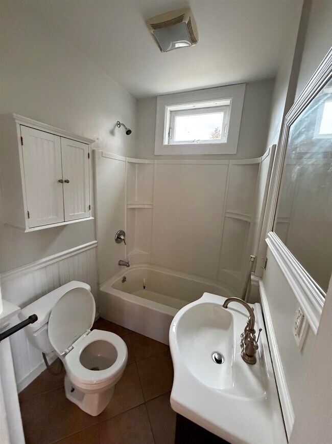 Building Photo - 90 Longwood Ave