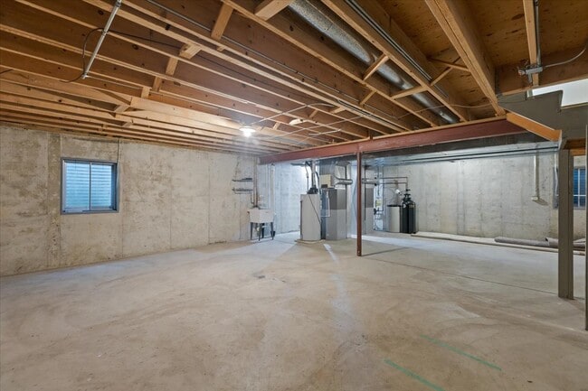Building Photo - 1055 Knollwood Ln