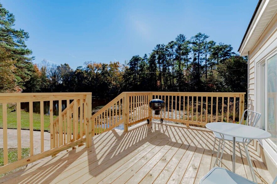 Building Photo - 1728 Canal Dr