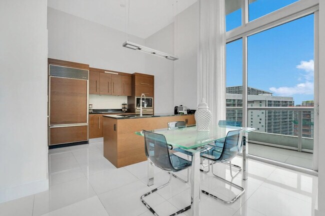 Building Photo - 485 Brickell Ave